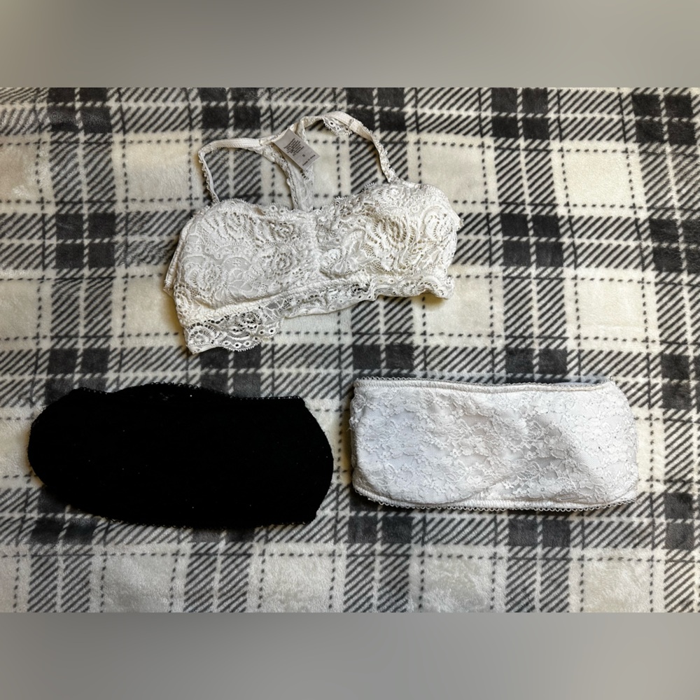 Set of 4 black and white bralettes